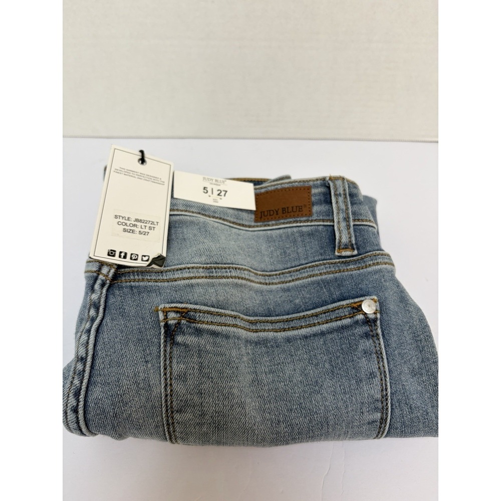 Judy Blue NWT Mid-Rise Capri Jeans Size 5/27 Light Wash Distressed Crop #82272